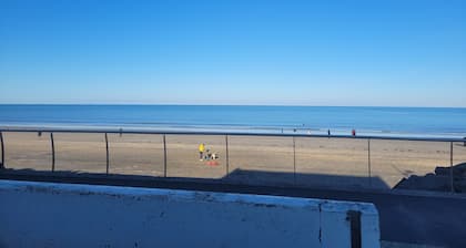 *2bed duplex apartment 18min from the beach