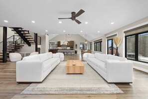 Televisión y oficina 