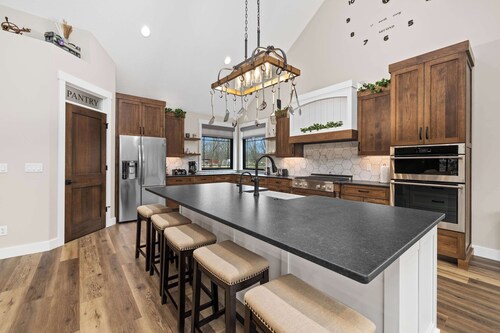 Luxury Modern Lodge on St. Joe River / 6,000 Sq Ft /Sleeps 12