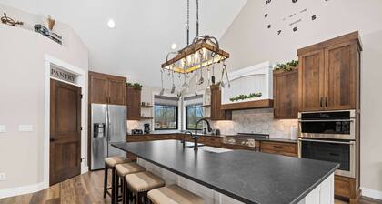 Luxury Modern Lodge on St. Joe River / 6,000 Sq Ft /Sleeps 12