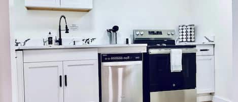 Apartment, Mehrere Betten, Terrasse, Gartenblick (Boardwalk Bungalow 1) | Eigene Küche