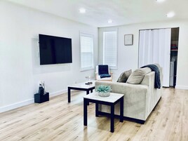 Apartment, Multiple Beds, Patio, Garden View (Boardwalk Bungalow 1) | Living area