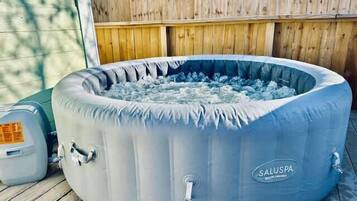 Apartment, Multiple Beds, Patio, Garden View (Boardwalk Bungalow 1) | Outdoor spa tub