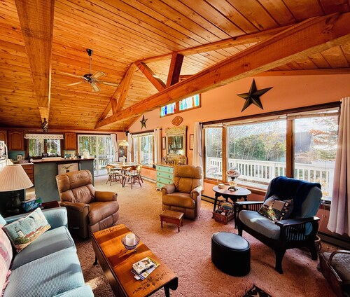 NEW  RENTAL! Walk to Pemaquid Beach, Water View, Huge Deck, Private Beach Access