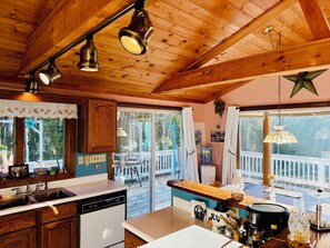 Micro-ondes, four, plaque de cuisson, lave-vaisselle