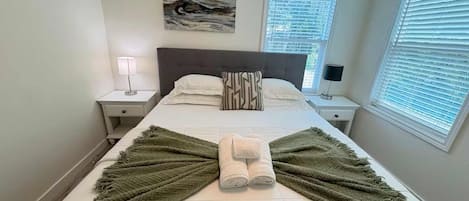 Casa, 1 cama King size y sofá cama, cocina, vista al jardín (Boardwalk Bungalow 2) | Vista desde la habitación