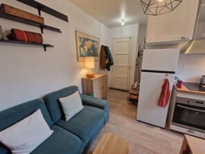 Living area - Bright apartment near the Buttes-Chaumont (Paris)