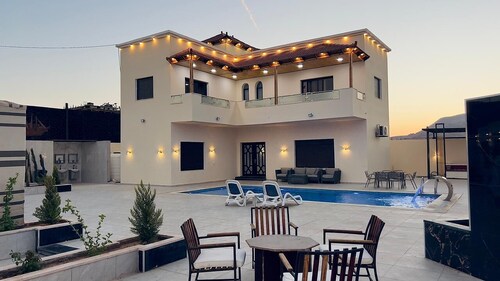 Tranquil 3-bedroom chalet with AC in beautiful Wadi Rum