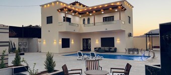 Tranquil 3-bedroom chalet with AC in beautiful Wadi Rum