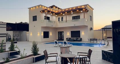 Tranquil 3-bedroom chalet with AC in beautiful Wadi Rum