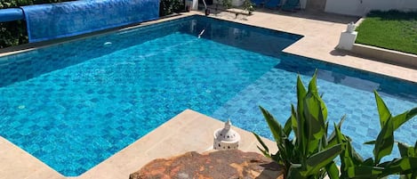 Piscine extérieure, piscine chauffée