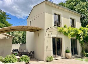 Exterior - Lou Cabanon (L'Isle-sur-la-Sorgue)