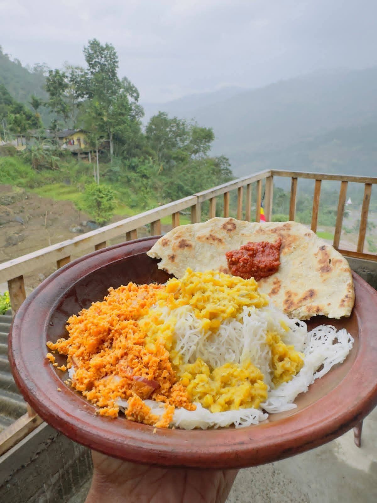 Chambre Double, balcon, vue montagne | Repas et boissons