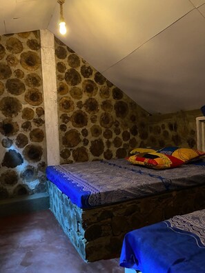 Phòng đôi, ban công, quang cảnh núi | Bàn, khu vực làm việc phù hợp cho laptop 