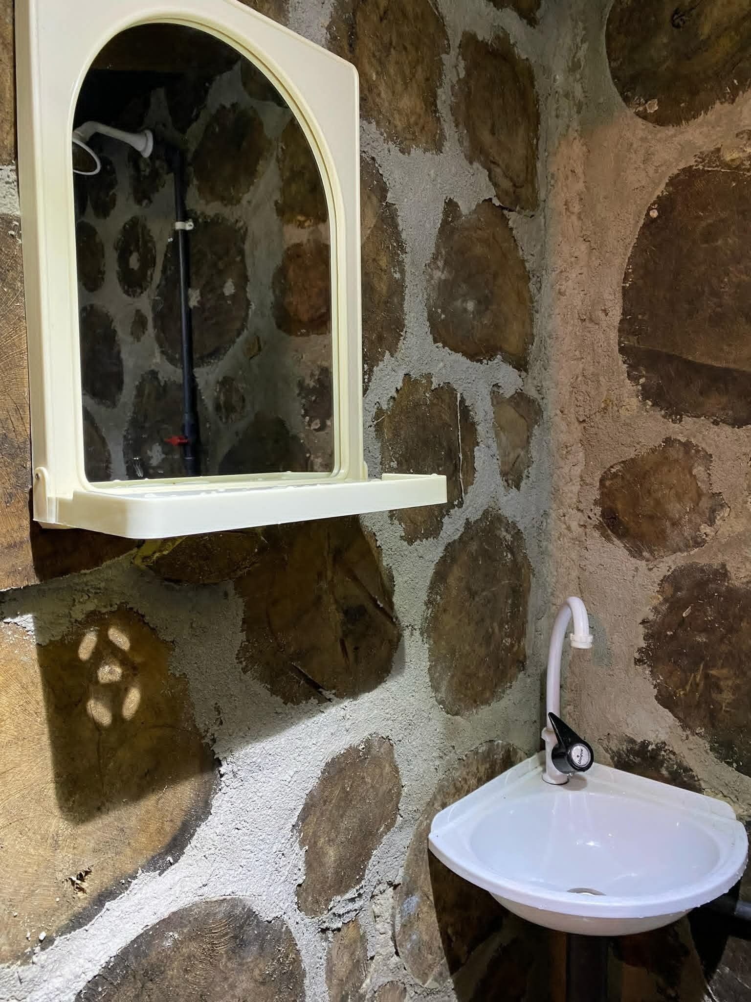 Double Room, Balcony, Mountain View | Bathroom | Shower, free toiletries, hair dryer, towels