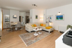 Luxury-Villa, Balkon, Blick auf den Innenhof | Wohnbereich