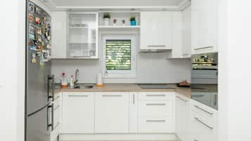 Luxury Villa, Balcony, Courtyard View | Private kitchen