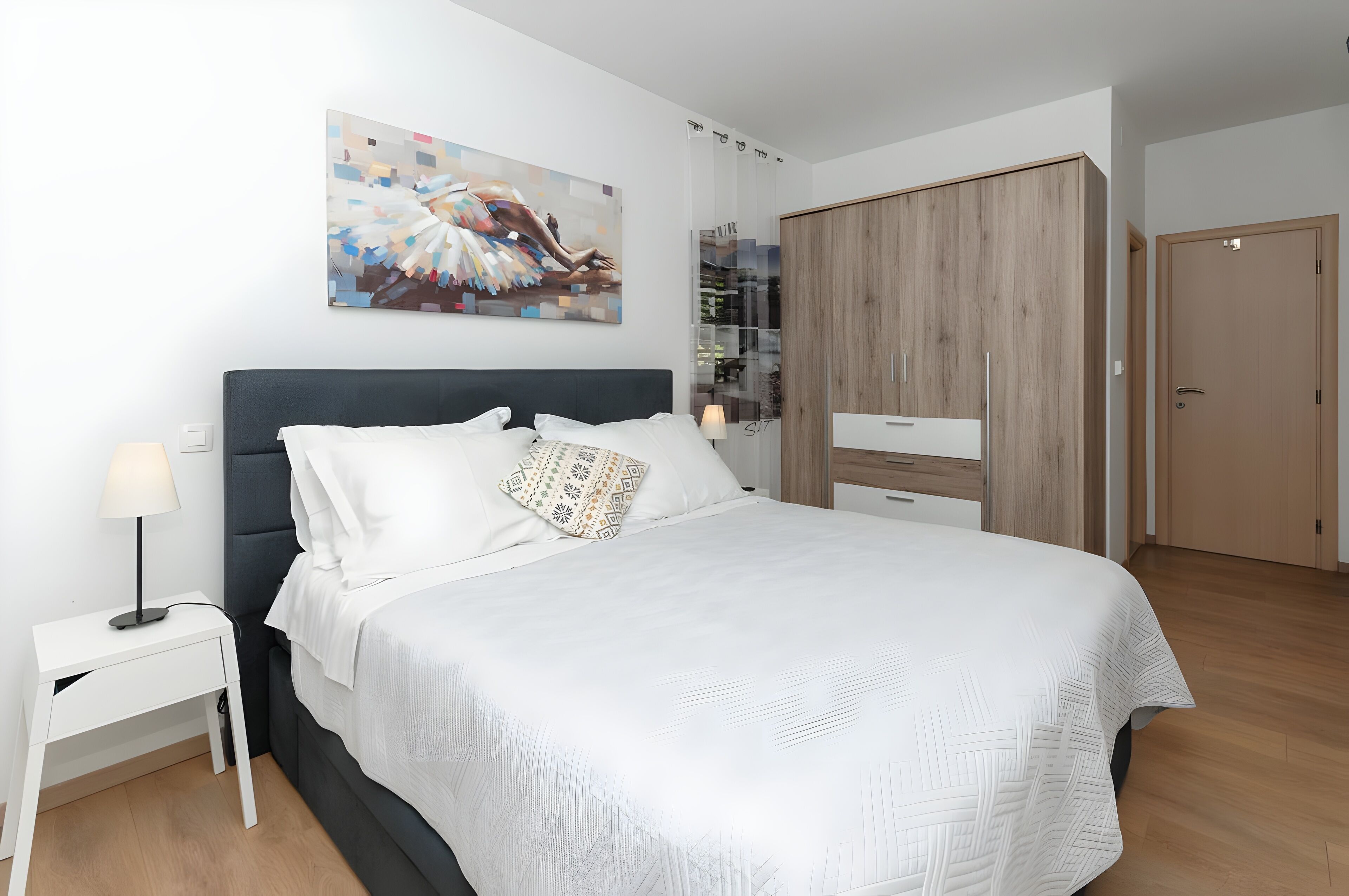 Luxury-Villa, Balkon, Blick auf den Innenhof | Bügeleisen/Bügelbrett, kostenloses WLAN, Bettwäsche