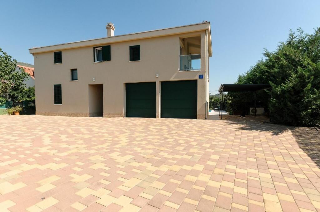 Luxury Villa, Balcony, Courtyard View | Exterior