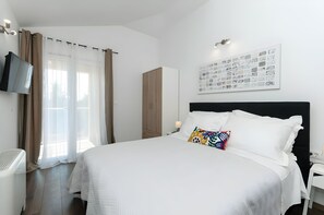 Luxury Villa, Balcony, Courtyard View | Iron/ironing board, free WiFi, bed sheets - Villa Marta (Plano)