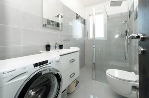 Luxury Villa, Balcony, Courtyard View | Bathroom - Villa Marta (Plano)