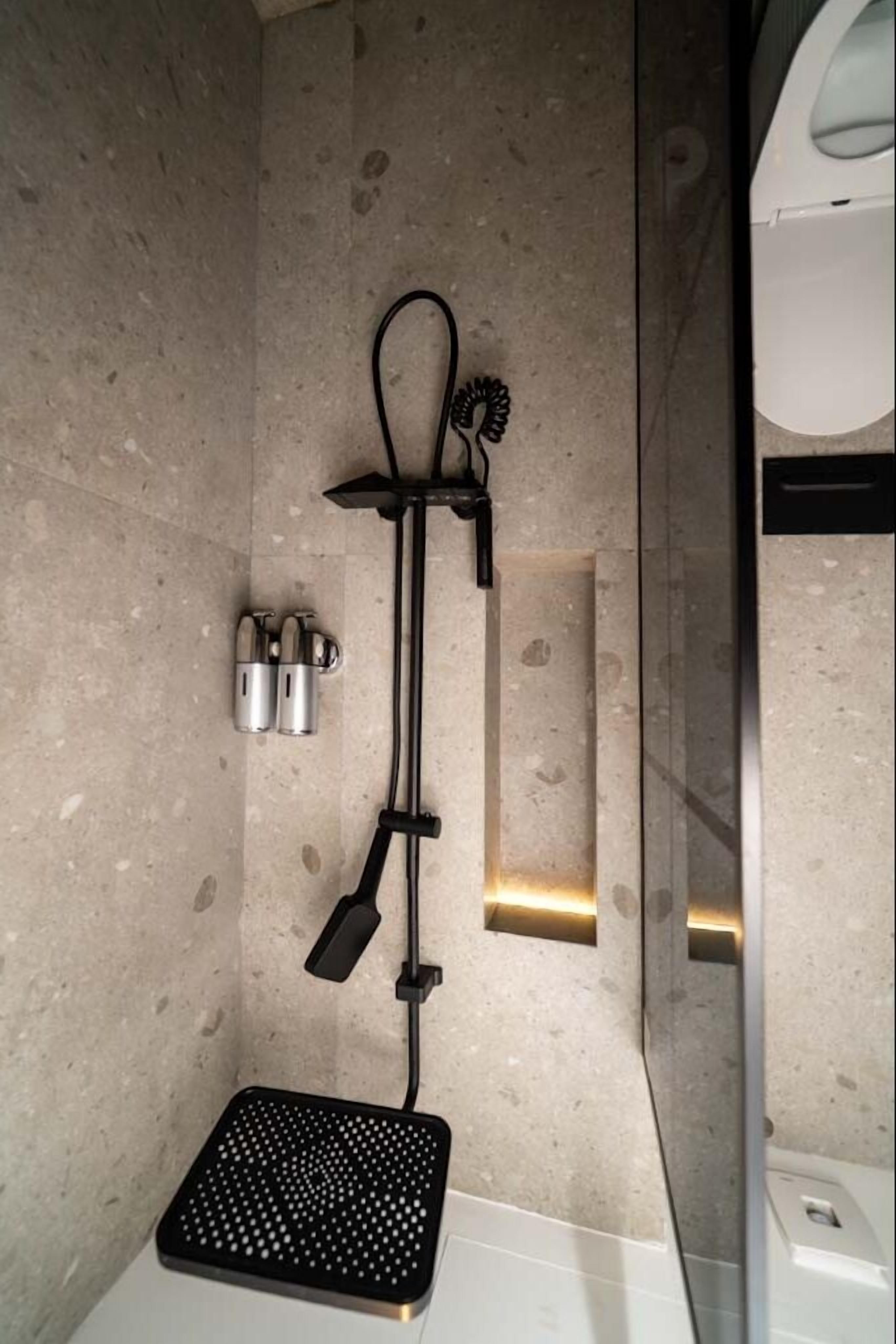 Deluxe Apartment, City View | Bathroom