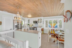 Dining - Ocean Views from this 4bed/3bath home on the water! Beautiful sunsets! (Key Largo)