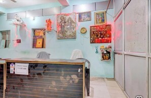 Lobby - Shree Radhe Krishna Guest House (Jhansi)