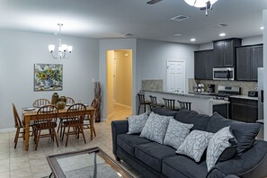 Smart TV - Cozy 3 Bedroom Home in the heart of Conroe (Conroe)