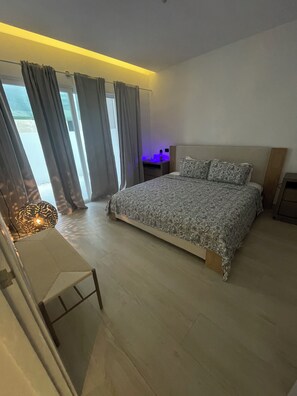 Iron/ironing board, Internet, bed sheets - Apartment with private beach access (Dominicus)