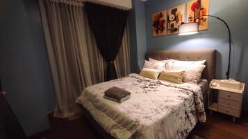 Tabla de planchar con plancha, Internet, ropa de cama