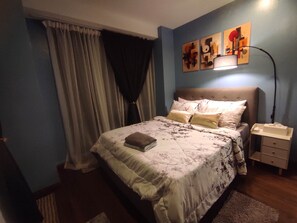 Tabla de planchar con plancha, Internet, ropa de cama