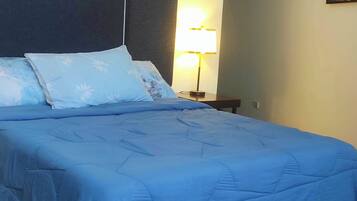 2 bedrooms, iron/ironing board, internet, bed sheets