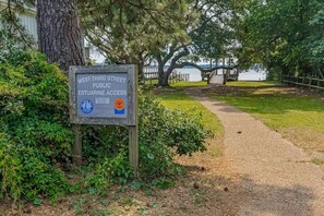 Property grounds - Pet Friendly Seaside Embrace (Kill Devil Hills)