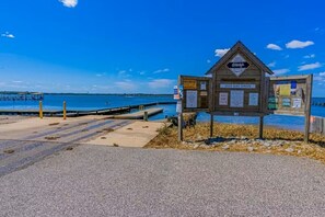 Miscellaneous - Pet Friendly Seaside Embrace (Kill Devil Hills)