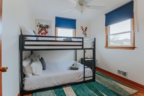 2 bedrooms, iron/ironing board, free WiFi