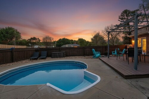 Millhouse: Private Pool + Dog Friendly Fenced Yard