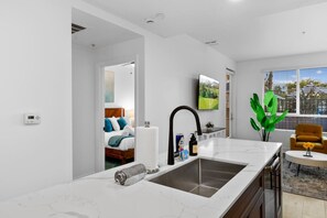1 bedroom, desk, iron/ironing board, travel cot - Endless Summer: Luxe 1BR w/ Resort-Style Amenities (San Diego)