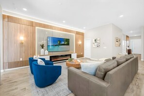 Smart TV, video games - 12BR Home at Paradiso Grande, Near Disney (Orlando)
