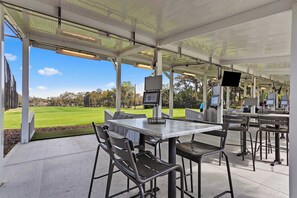 Outdoor dining - Pet Friendly Gem | Near Golf, Beach & Marina (Hilton Head Island)