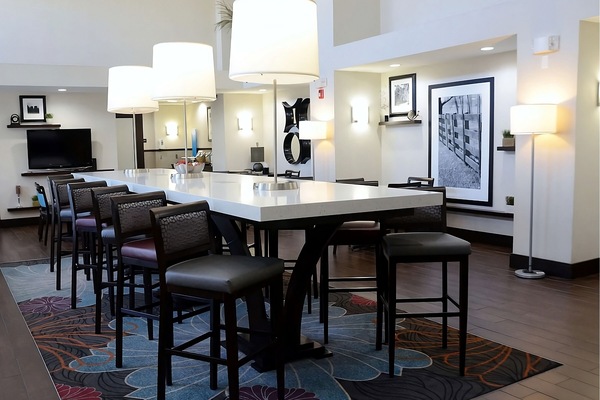 Settle in with snacks and soft light in the lounge.