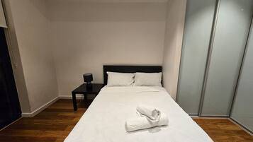 Fer et planche Ă repasser, draps fournis