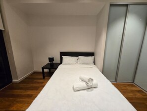 Iron/ironing board, bed sheets - Burwood 2BR 072 APT close Olympic park&CBD (Burwood)
