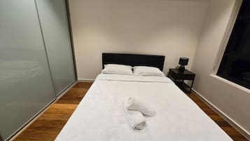 Fer et planche Ă repasser, draps fournis