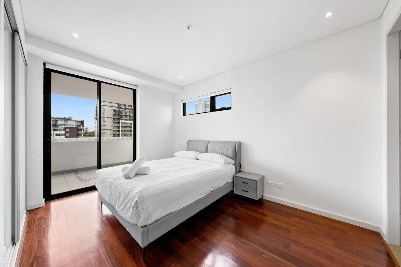 Fer et planche à repasser, draps fournis