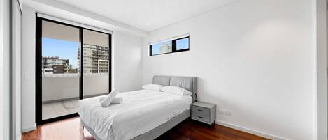 Fer et planche à repasser, draps fournis