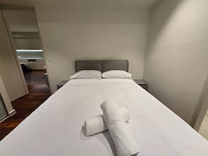 Strykejern/-brett og sengetøy