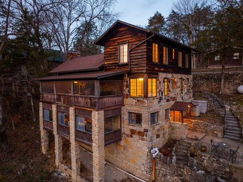 Cliffside Chateau w/ Epic Lake Views
