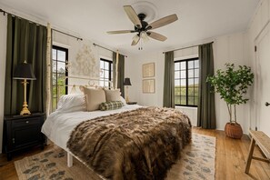 Una scrivania, ferro/asse da stiro, Wi-Fi gratuito, lenzuola