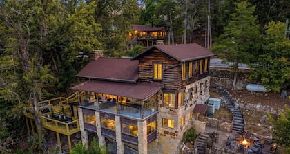 Cliffside Views • Hot Tub • Sauna • 4 Kings